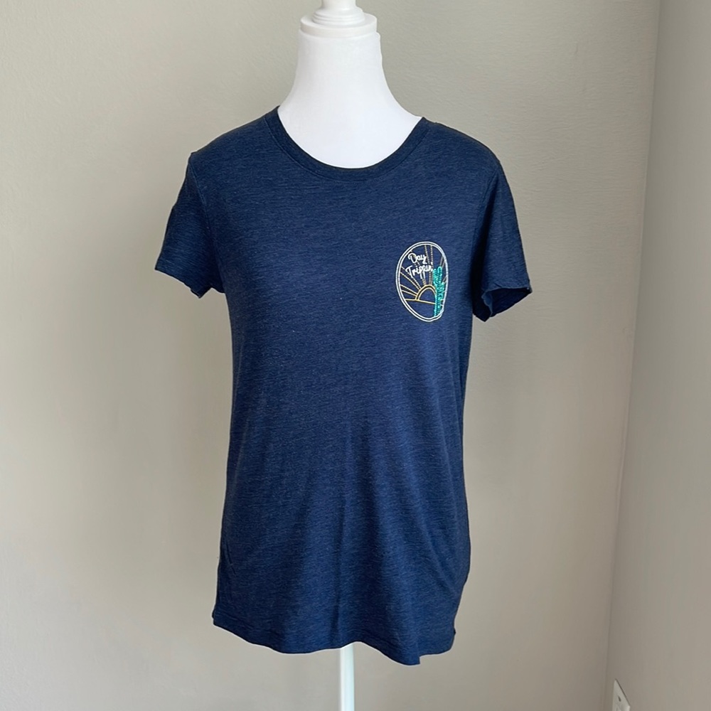 Free State women’s dark denim blue capped sleeve teeshirt  $5/25